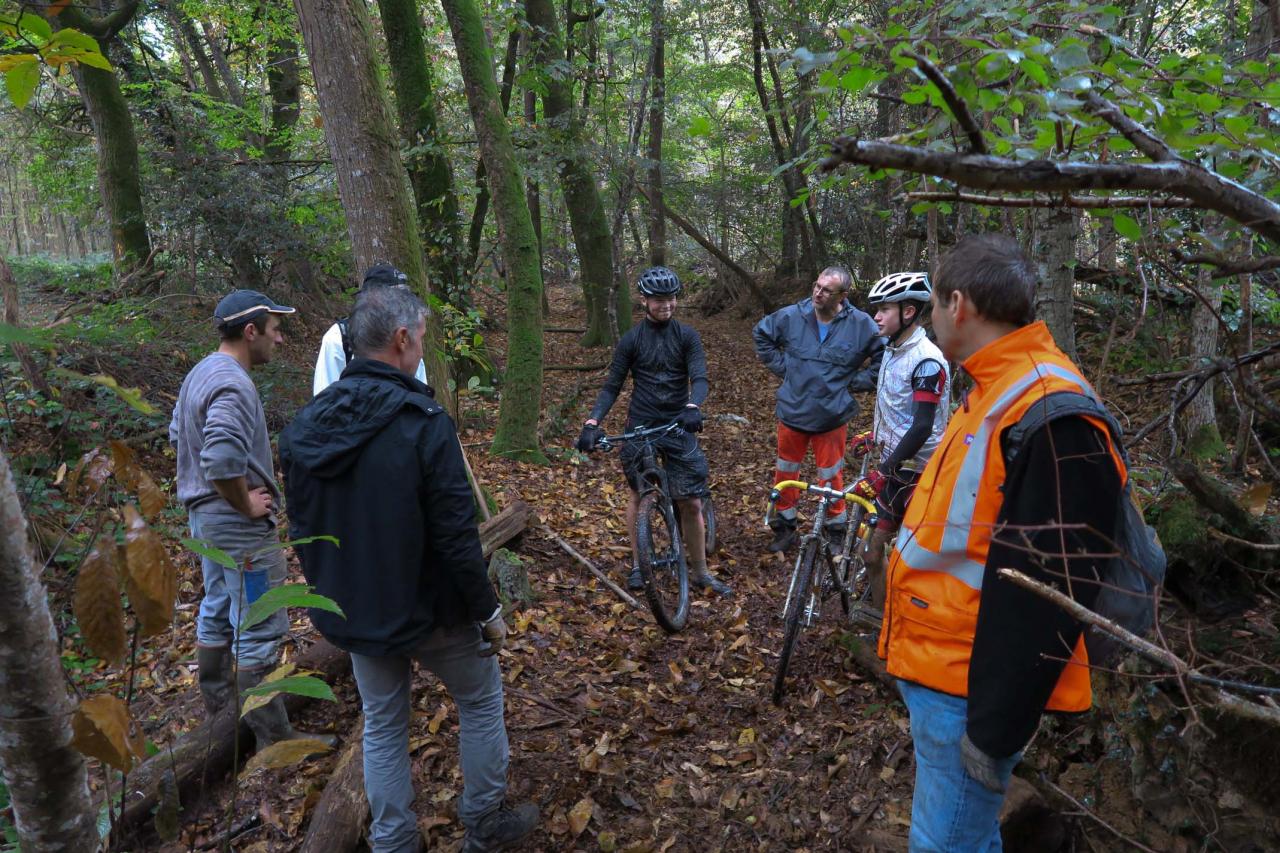 2017_10_08 Entretient circuit VTT et pose passerelles-21