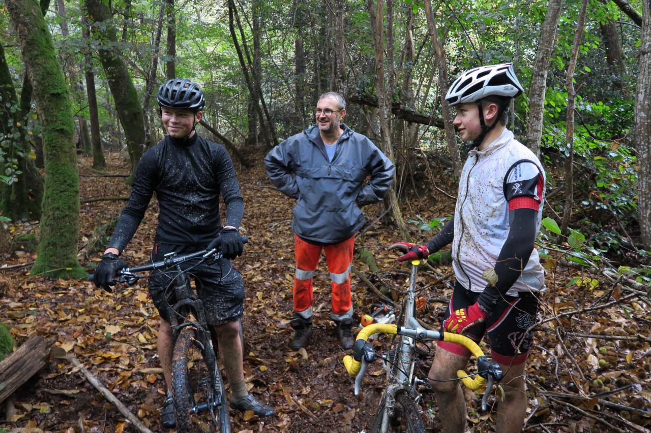 2017_10_08 Entretient circuit VTT et pose passerelles-22