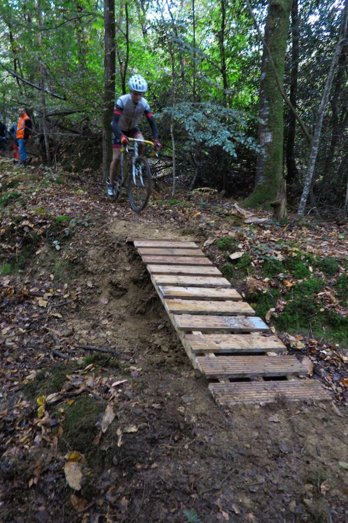 2017_10_08 Entretient circuit VTT et pose passerelles-24