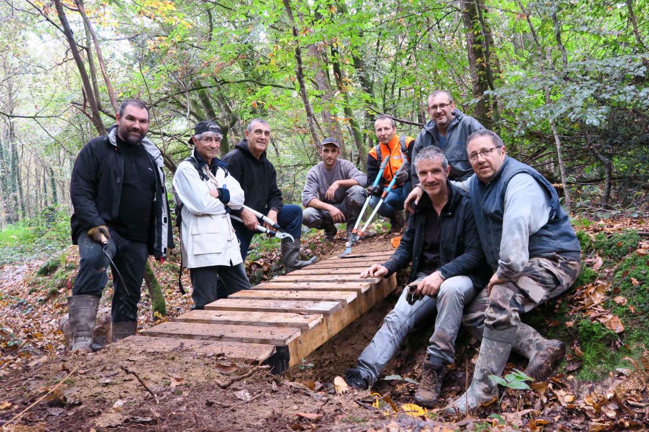 2017_10_08 Entretient circuit VTT et pose passerelles-27